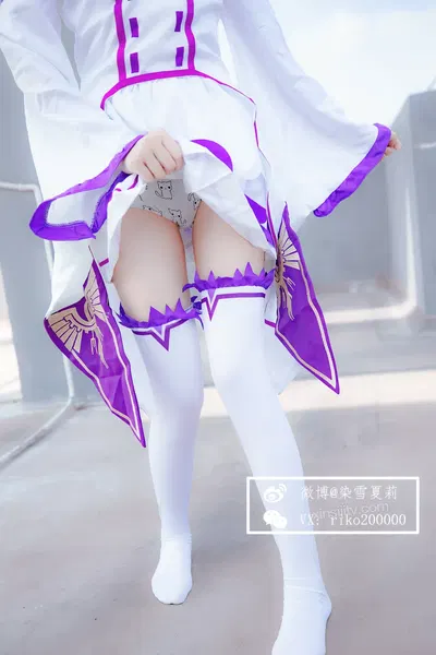 O amor da coelhinha preta orgulhosa, Emilia - Galeria Hentai