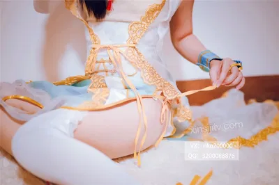 Conejito negro y presumido, canario y pavo real - Galería Hentai