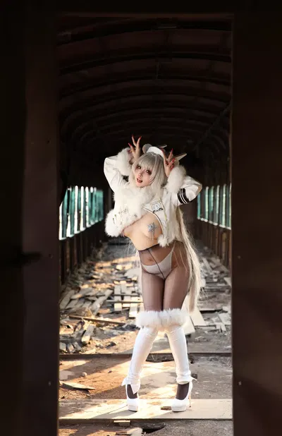 Soso嗖嗖: El tren del conejito, al aire libre (64P) - Galería Hentai