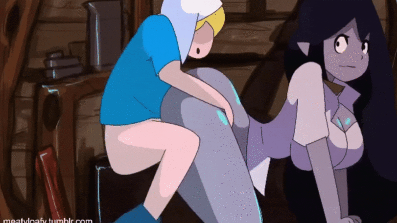 Finn transando com a peituda Marcelline - GIF Hentai