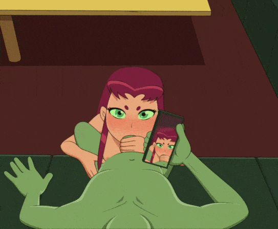 Starfire chupando o pau do Beastboy - GIF Hentai