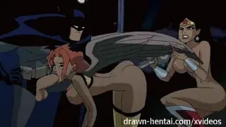 Wonder Woman đang quan hệ tình dục với Hawkgirl, trong khi Batman sử dụng miệng của cô ấy. - GIF Hentai