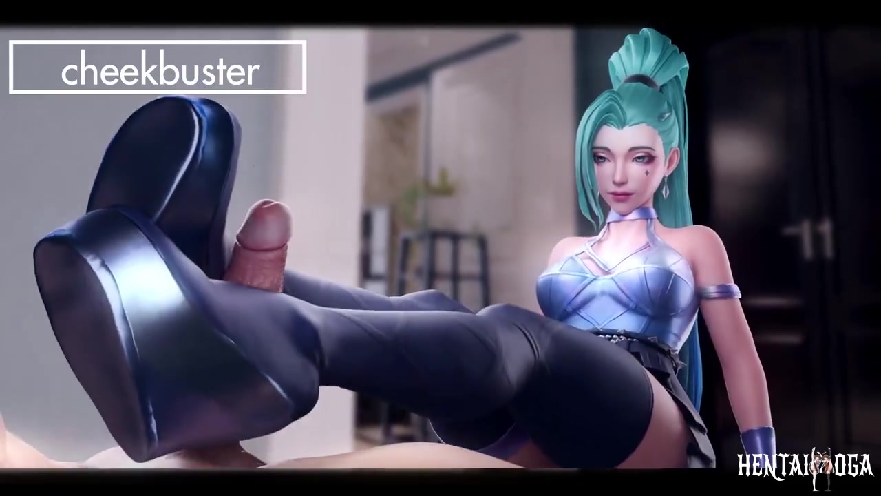 KDA セラフィーンの服を着たままの足コキと太ももコキ